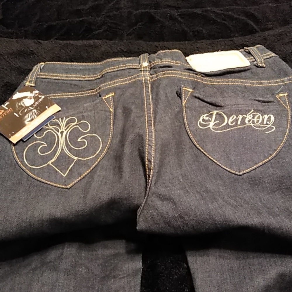 Dereon jeans Never been worn..New Comfortable fit